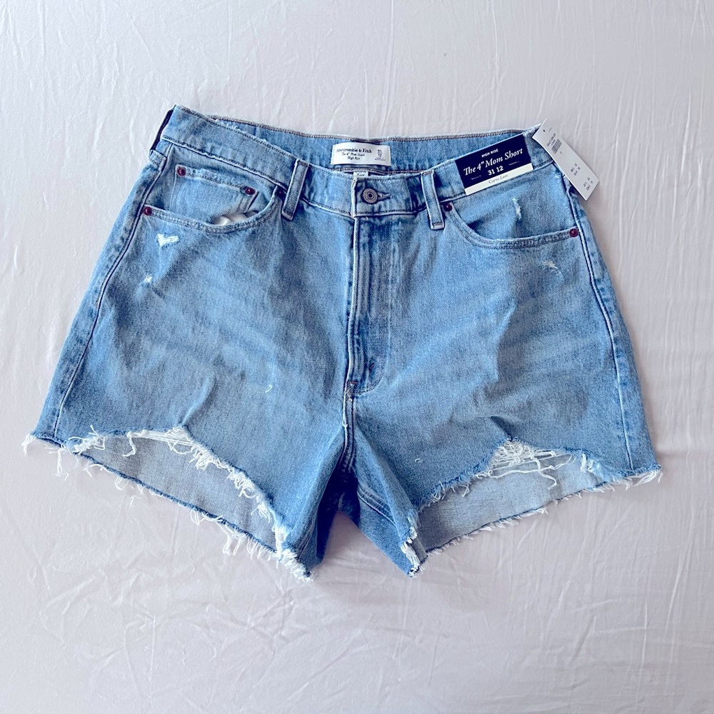 Abercrombie & Fitch High Rise 4” Mom Short Curve Love